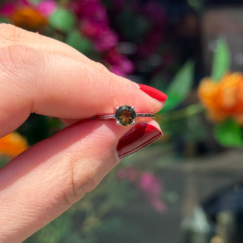 Ravenstone Crystals Faceted Moldavite Ring "Acacia" - Size 6