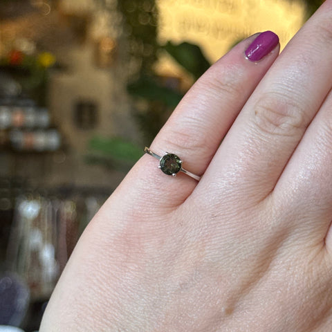 Ravenstone Crystals Faceted Moldavite Ring "Avery" - Size 5.5