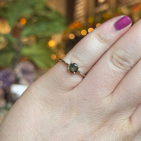 Ravenstone Crystals Faceted Moldavite Ring "Nora" - Size 6.5