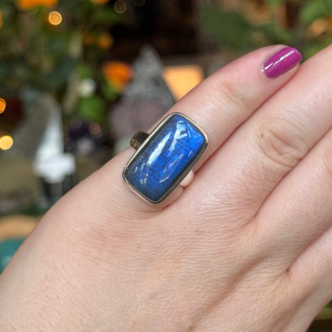 Ravenstone Crystals Labradorite Ring "Carson" - Size 7
