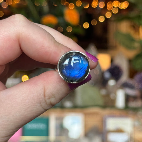 Ravenstone Crystals Labradorite Ring "Dennis" - Size 8