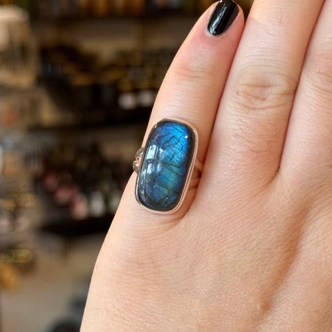 Ravenstone Crystals Labradorite Ring "Gina" - Size 6