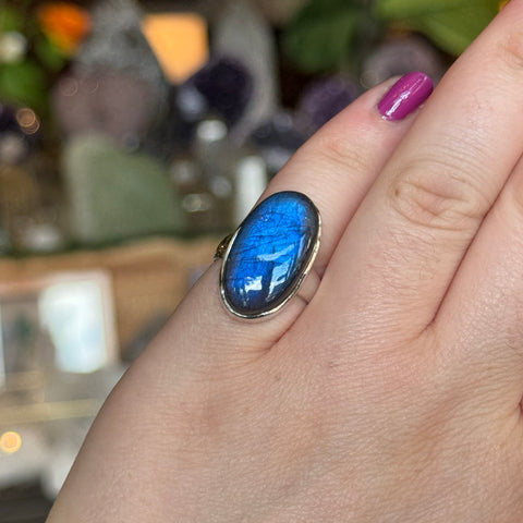 Ravenstone Crystals Labradorite Ring "Griffin" - Size 5.5
