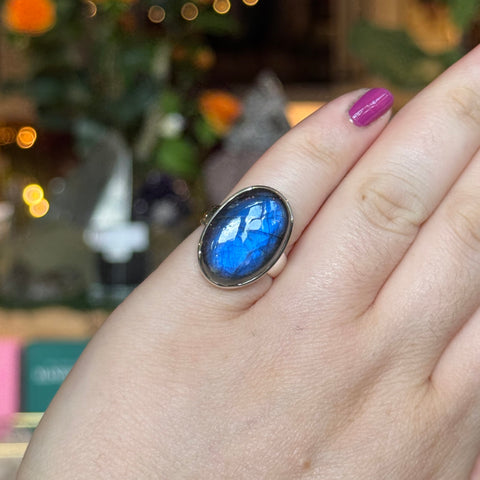 Ravenstone Crystals Labradorite Ring "Tatiana" - Size 7