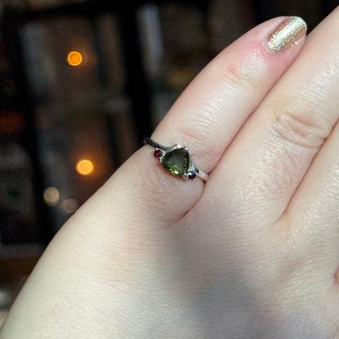 Ravenstone Crystals Moldavite and Garnet Ring "Liora" - Size 5