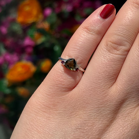 Ravenstone Crystals Moldavite | Garnet Ring "June" - Size 5