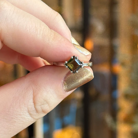 Ravenstone Crystals Moldavite Ring "Kendall" - Size 6