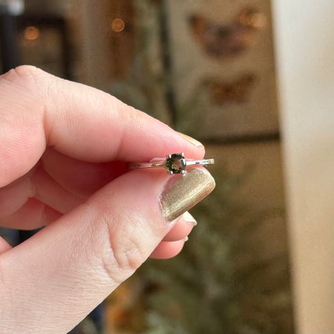 Ravenstone Crystals Moldavite Ring "Zabel" - Size 9.5