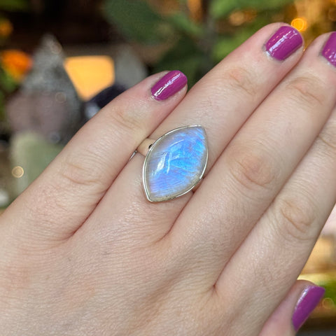 Ravenstone Crystals Moonstone Ring "Kyra" - Size 9
