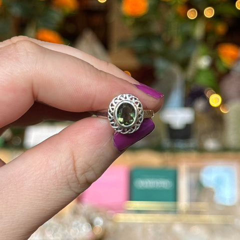 Ravenstone Crystals Ornate Moldavite Ring "Delilah" - Size 6