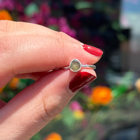 Ravenstone Crystals Raw Moldavite Ring "Hera" - Size 5