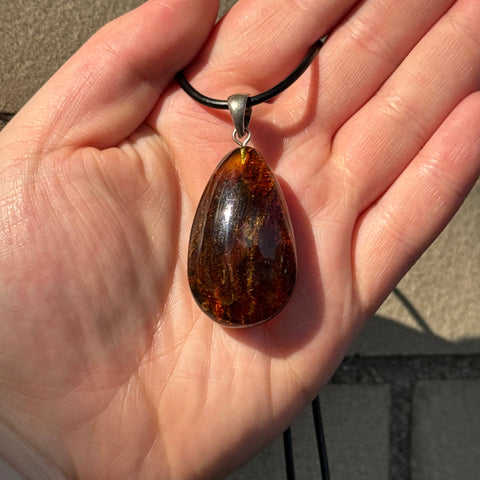 Ravenstone Amber Necklace "Dominique"