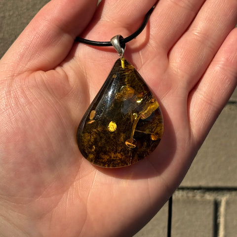 Ravenstone Amber Necklace "Gigi"