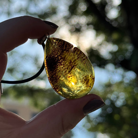 Ravenstone Amber Necklace "Livie"