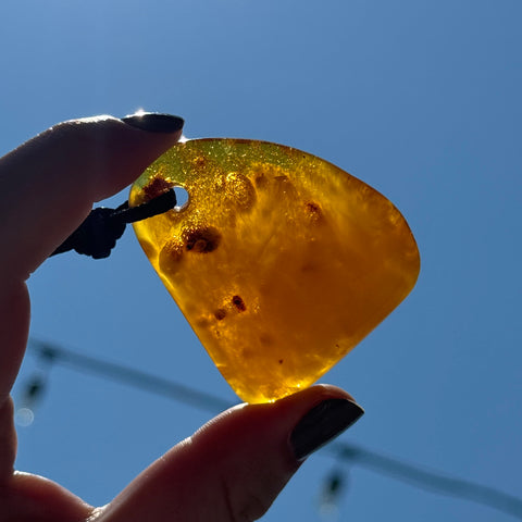 Ravenstone Amber Necklace "Rosalie"