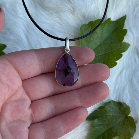 Ravenstone Amethyst Necklace "Corinne"