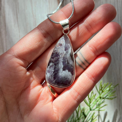 Ravenstone Amethyst Necklace "Maren"