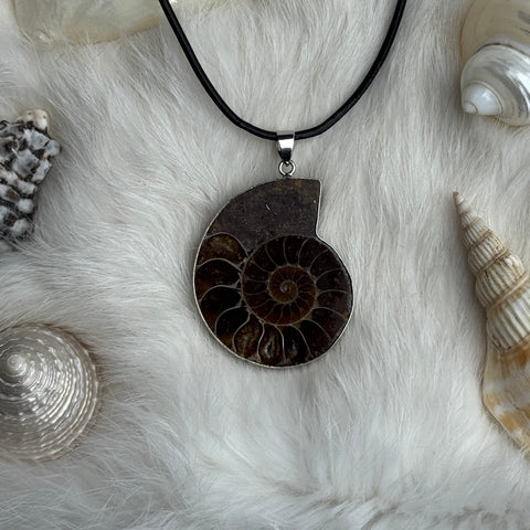 Ravenstone Ammonite Necklace "Heather"