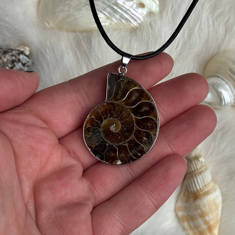 Ravenstone Ammonite Necklace "Trixie"