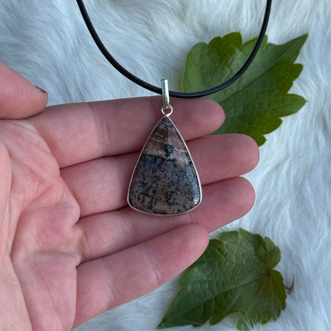 Ravenstone Cheetah Agate Necklace "Nikki"