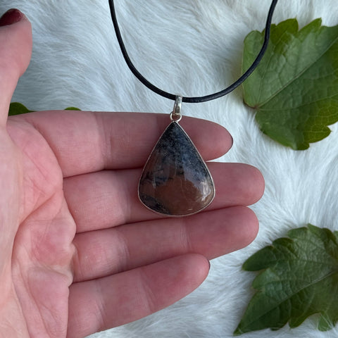 Ravenstone Cheetah Agate Necklace "Sandra"
