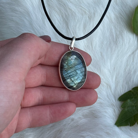 Ravenstone Faceted Labradorite Necklace "Pauline"