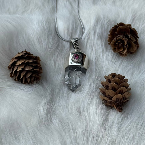Ravenstone Himalayan Quartz Necklace "Andrea"