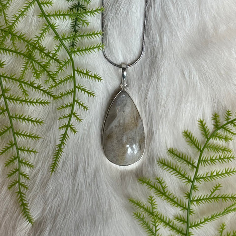 Ravenstone Moonstone Necklace "Agapi"