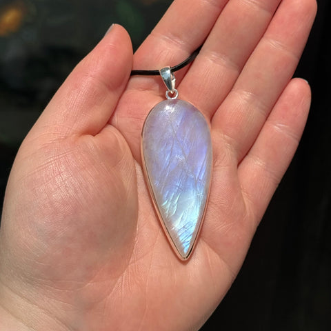 Ravenstone Moonstone Necklace "Cecile"