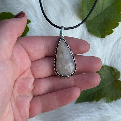 Ravenstone Moonstone Necklace "Frances"