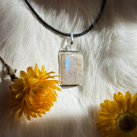 Ravenstone Moonstone Necklace "Gail"