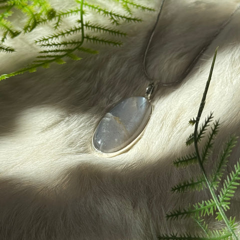 Ravenstone Moonstone Necklace "Katherine"