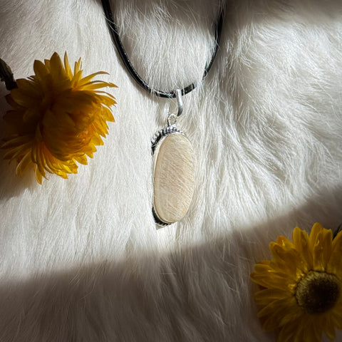 Ravenstone Moonstone Necklace "Marisol"