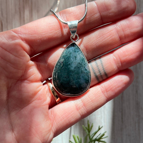 Ravenstone Moss Agate Necklace "Caroline"