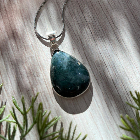Ravenstone Moss Agate Necklace "Caroline"