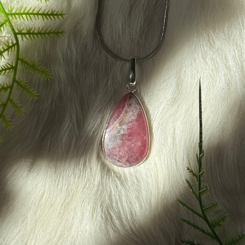Ravenstone Rhodochrosite Necklace "Brooklyn"