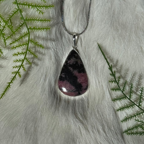 Ravenstone Rhodonite Necklace "Laine"