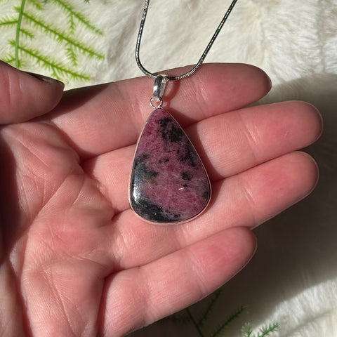 Ravenstone Rhodonite Necklace "Skylar"