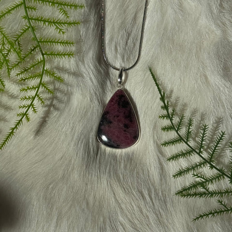 Ravenstone Rhodonite Necklace "Skylar"
