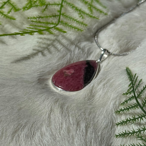 Ravenstone Rhodonite Necklace "Stacy"