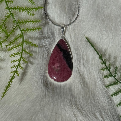 Ravenstone Rhodonite Necklace "Stacy"