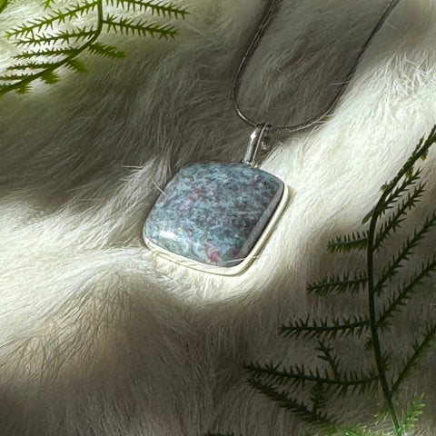 Ravenstone Ruby Kyanite Necklace "Letitia"