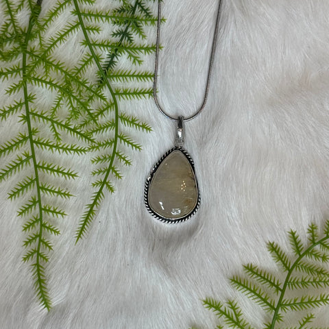 Ravenstone Rutilated Quartz Necklace "Fiona"