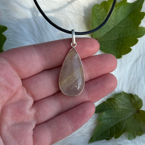 Ravenstone Rutilated Quartz Necklace "Juliana"