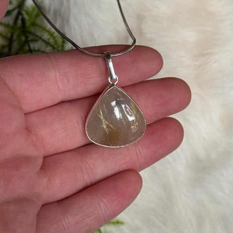Ravenstone Rutilated Quartz Necklace "Reagan"