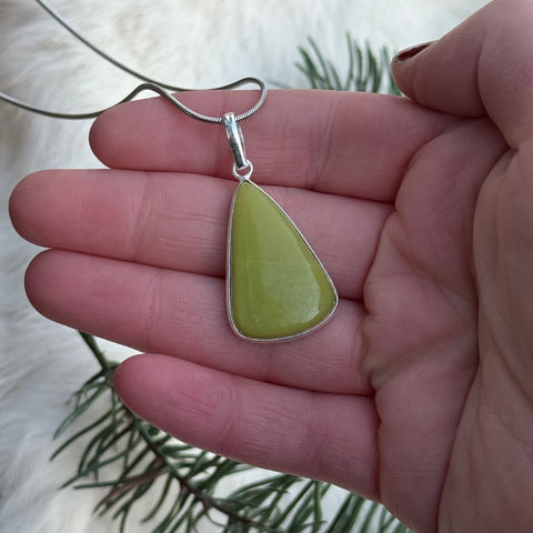 Ravenstone Serpentine Necklace "Audrey"