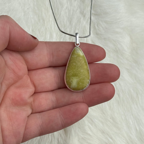 Ravenstone Serpentine Necklace "Drake"