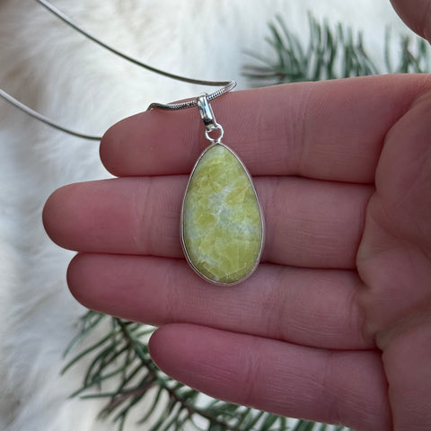 Ravenstone Serpentine Necklace "Josie"