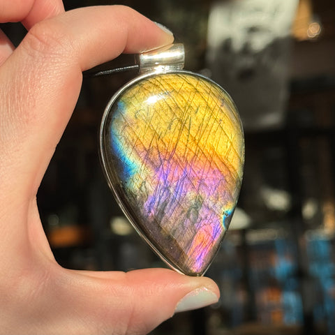 Ravenstone Sunset Labradorite Necklace "Madalena"