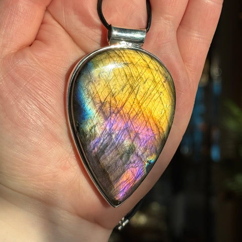 Ravenstone Sunset Labradorite Necklace "Madalena"